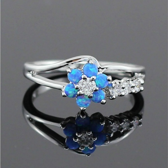 NEW 18K White Gold Diamond Opal Dainty Flower Ring - Picture 4 of 6